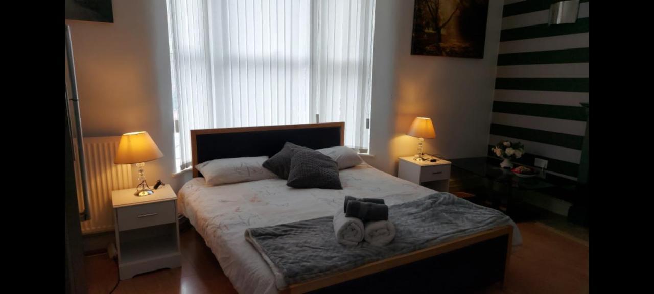 Spacious Double Room In Anfield Ливърпул Екстериор снимка
