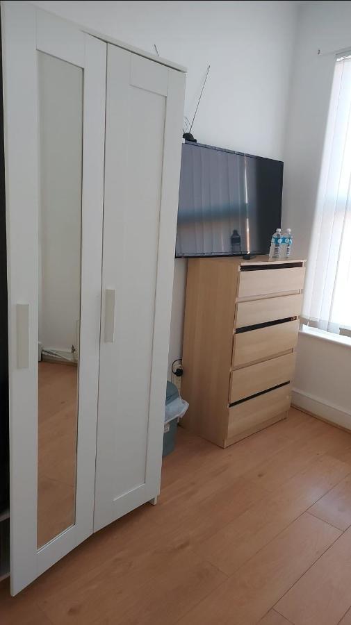 Spacious Double Room In Anfield Ливърпул Екстериор снимка
